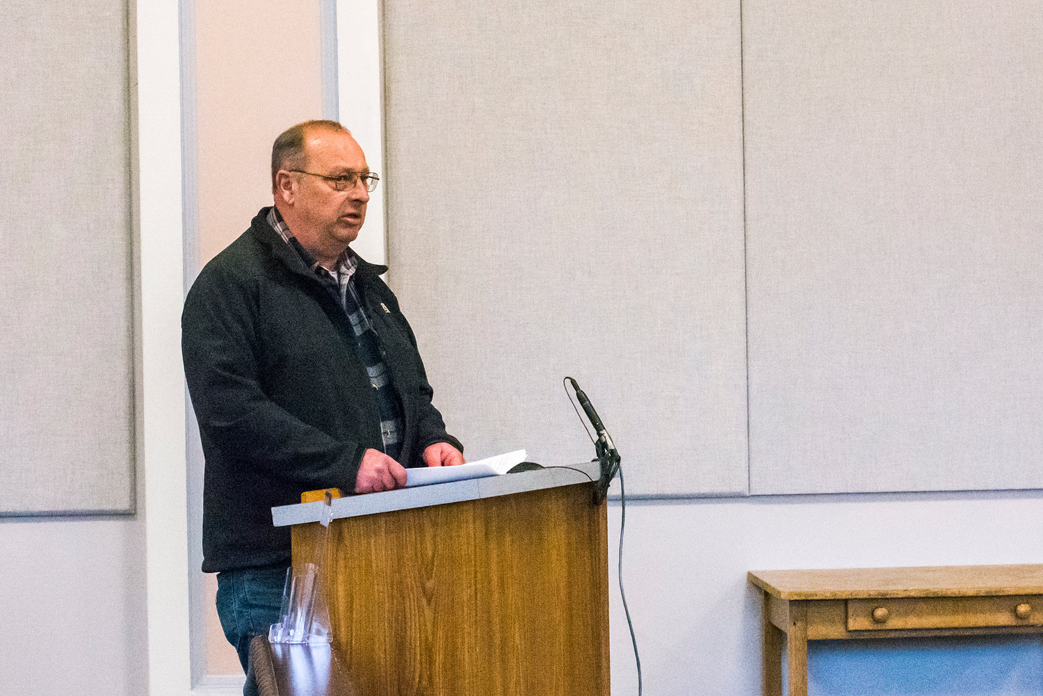 Bob Bozarth speaks in favor of a proposed ordinance that would make Lewis County a "sanctuary county" from gun regulations passed in Initiative 1639.