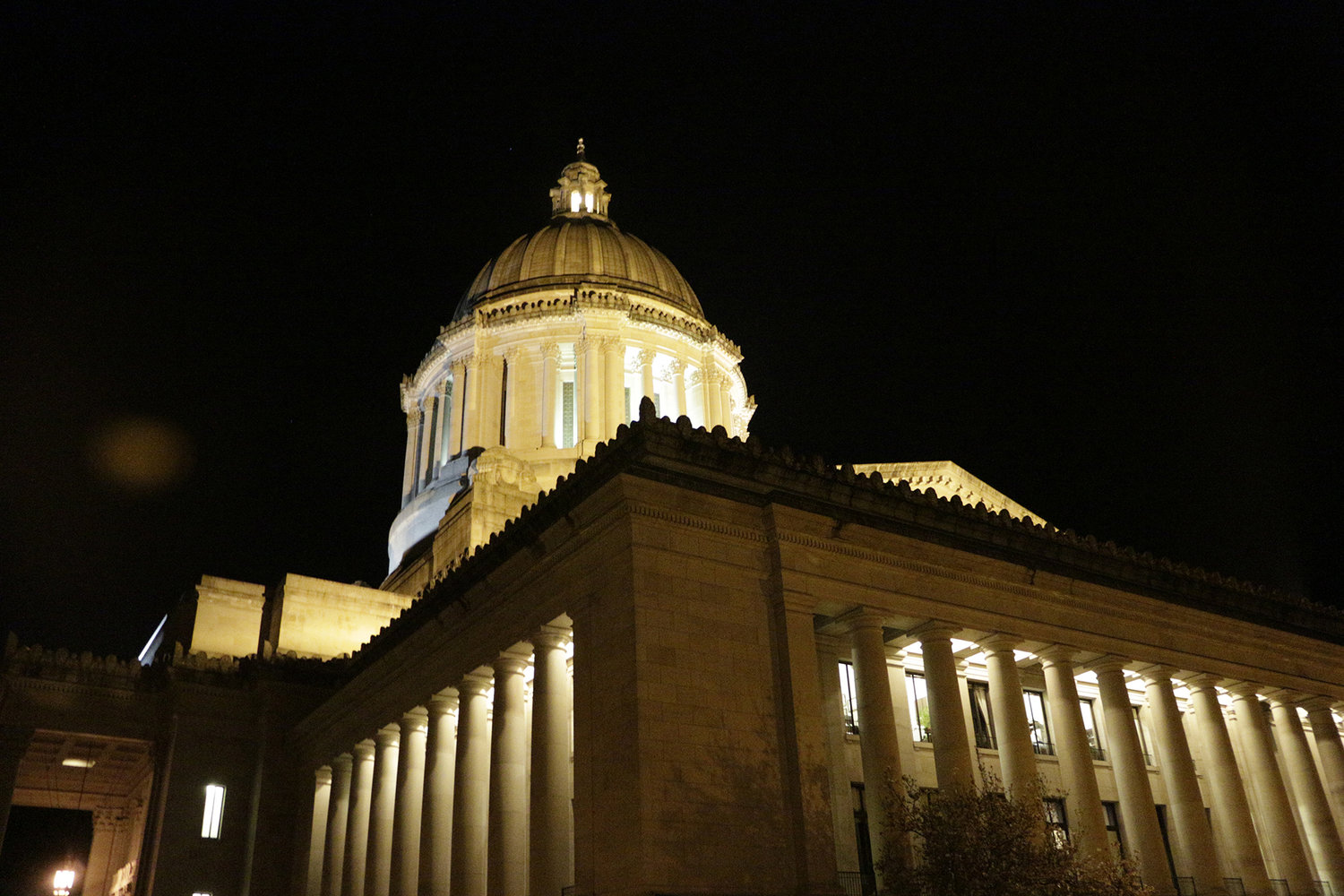 The Washington Capitol is seen shortly after lawmakers adjourned their special session, Tuesday, March 29, 2016, in Olympia, Wash. 