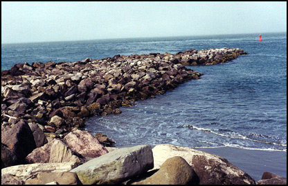 Russ Mohney / The Chronicle This is one of several finger jetties that jut from the Westport seawall. This is habitat for a wide range of very desirable bottomfish. Anglers at any of these structures will find black and copper rockfish, sole and flounder, striped seaperch, greenling and many other delicious species.
