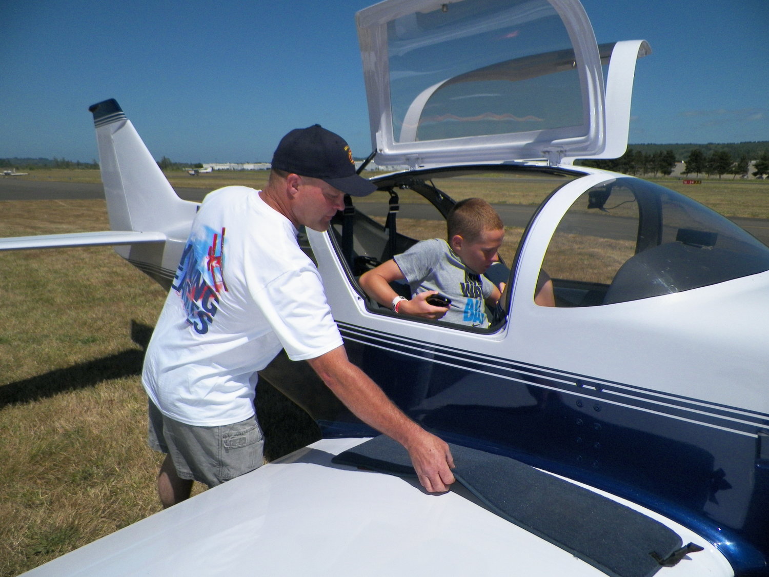 The local chapter of the Experimental Aircraft Association (EAA Chapter 609) awarded $10,000 in Ray Aviation Scholarships to three high school-aged Lewis County residents to help them earn their pilot’s licenses.