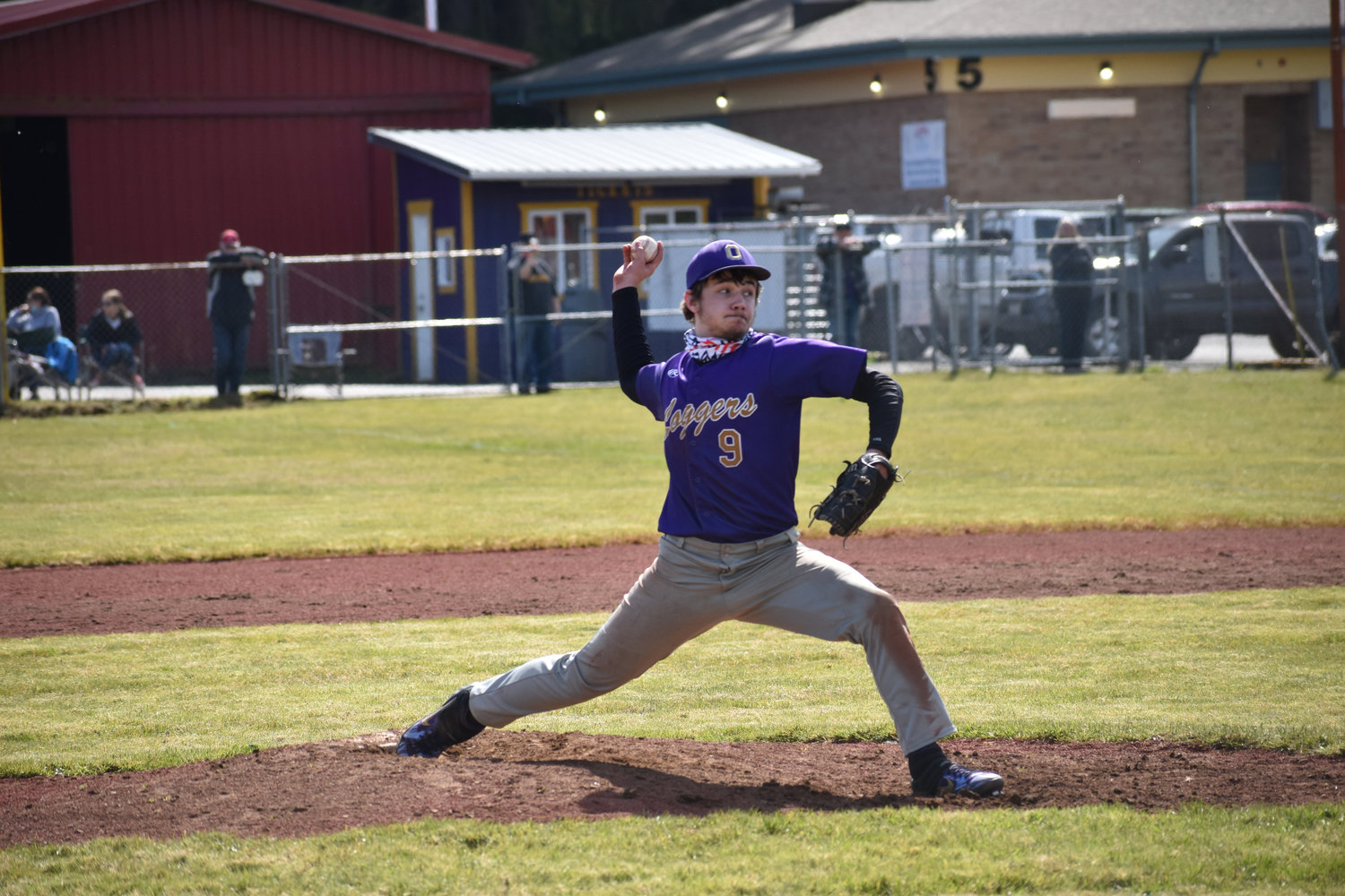 Onalaska pitcher Jeremy Larson delivers a pitch to a Kalama batter on Thursday.