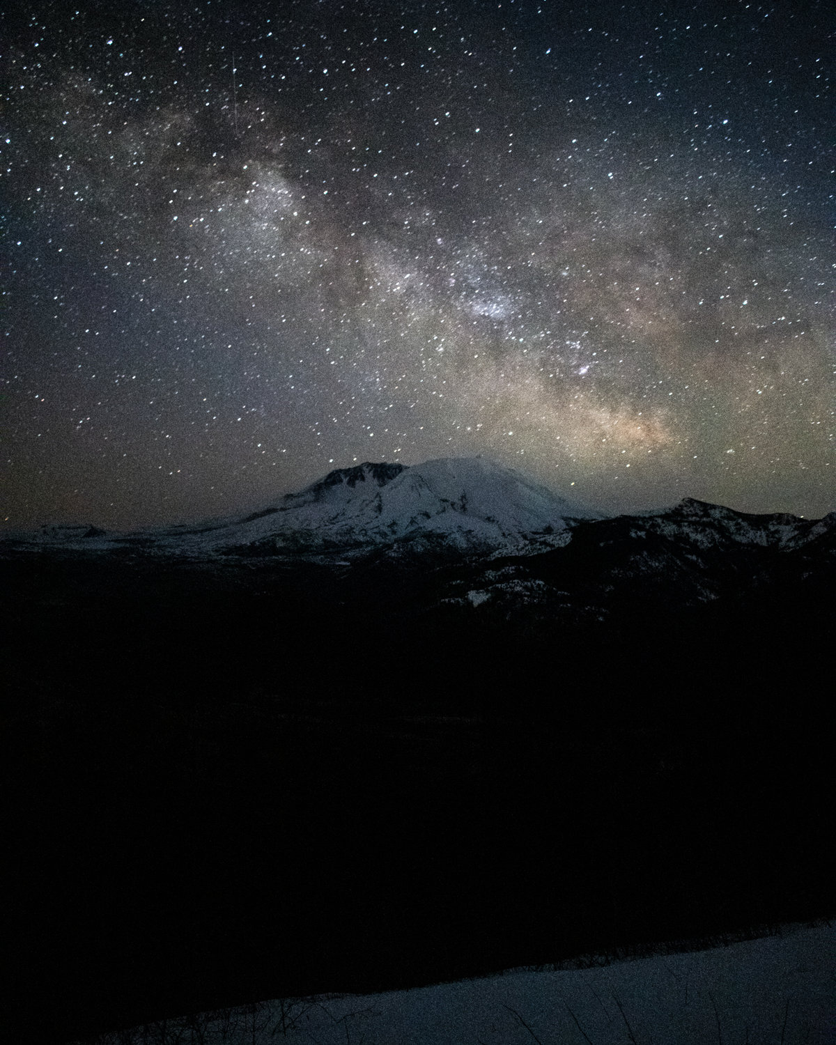 Photo: The Milky Way Shines Over Mount St. Helens | The Daily Chronicle