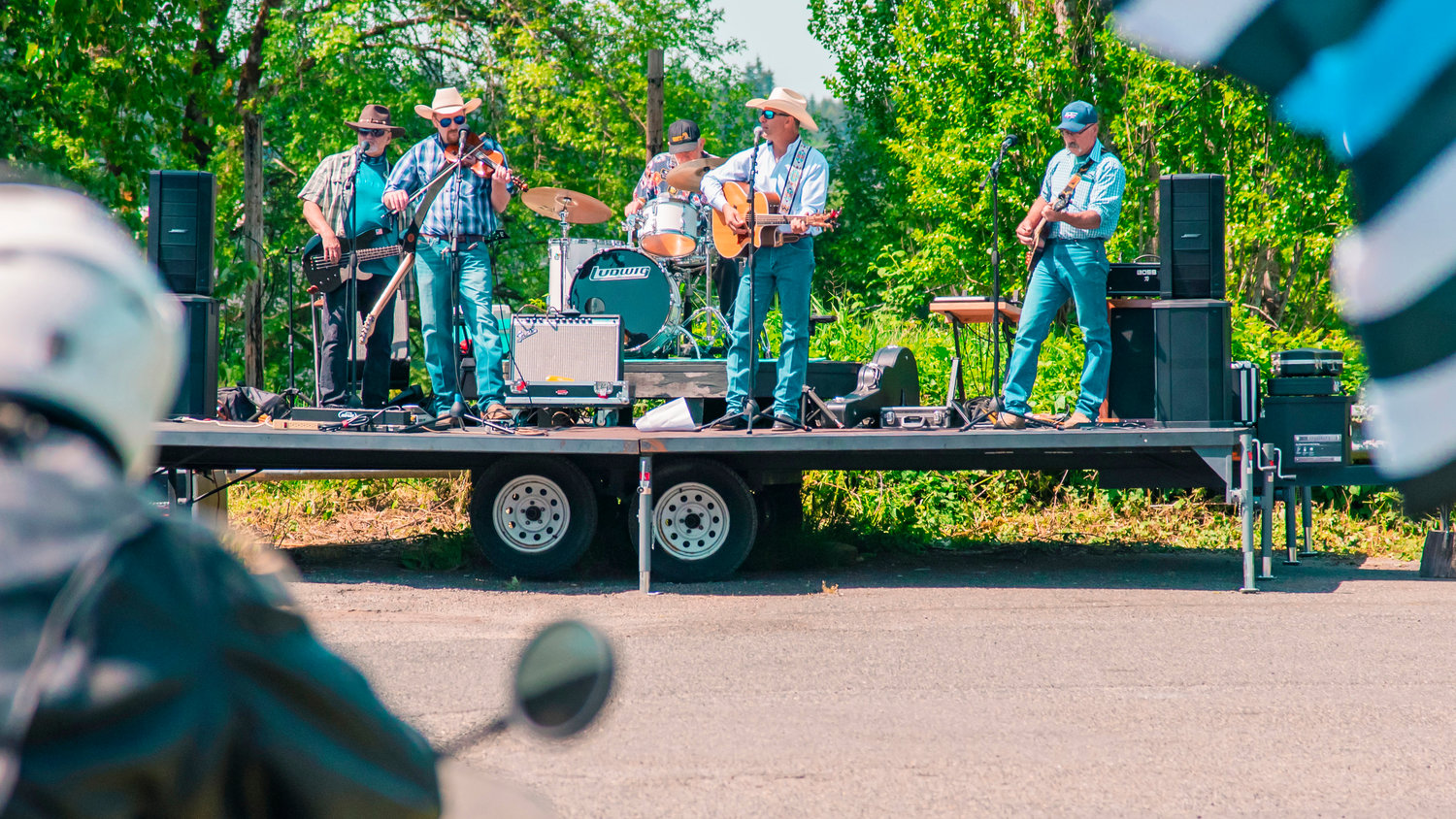 Pat Murphy and the Straightshot Band with special guest Chris Guenther perform outside the Adna Burger Bar during a “Back The Blue” event on Saturday.