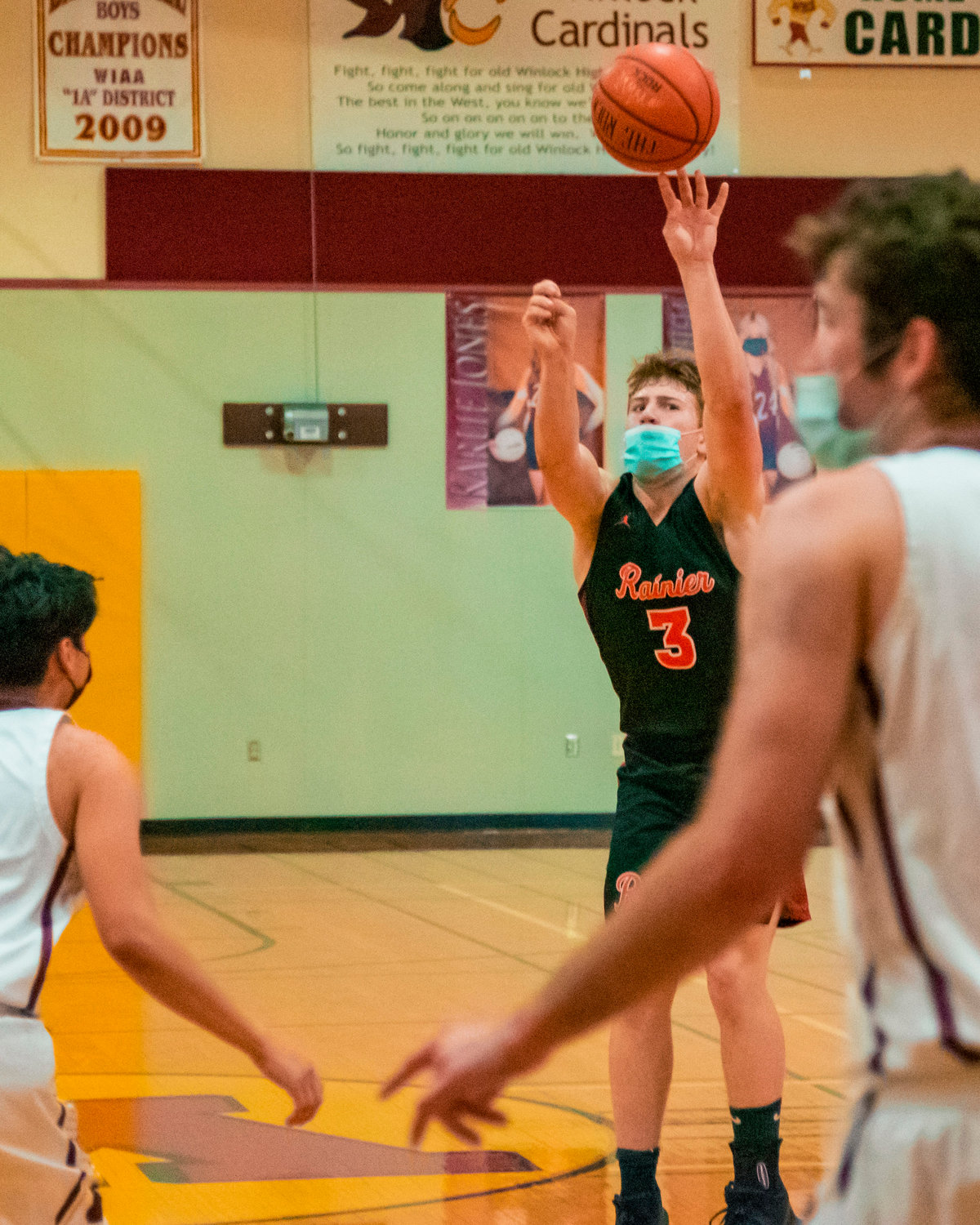 Rainier’s Jake Jeske (3) takes a deep shot during a game against Winlock on Wednesday.