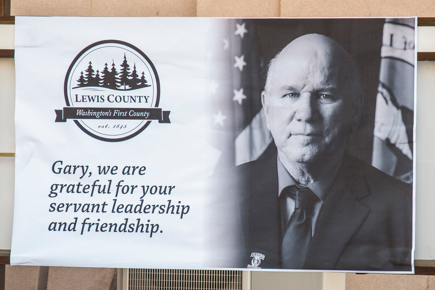 A sign outside the Lewis County Courthouse reads, “Gary, we are grateful for your servant leadership and friendship” Friday morning in Chehalis.