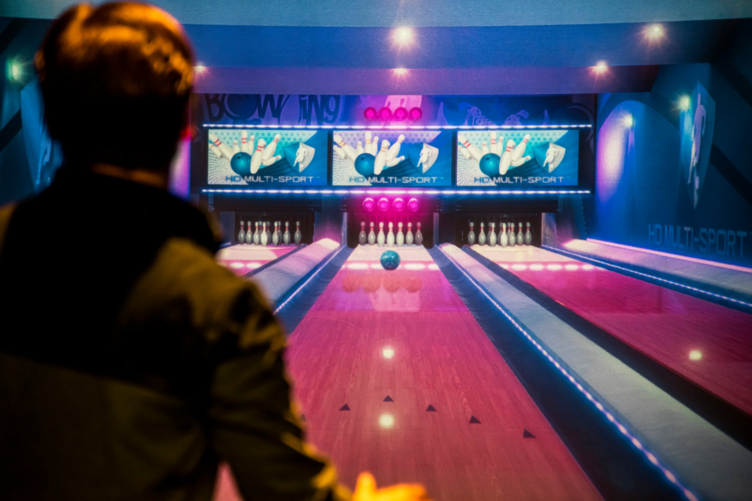 A virtual bowling ball rolls down a lane at Par 4 Sports in Centralia.