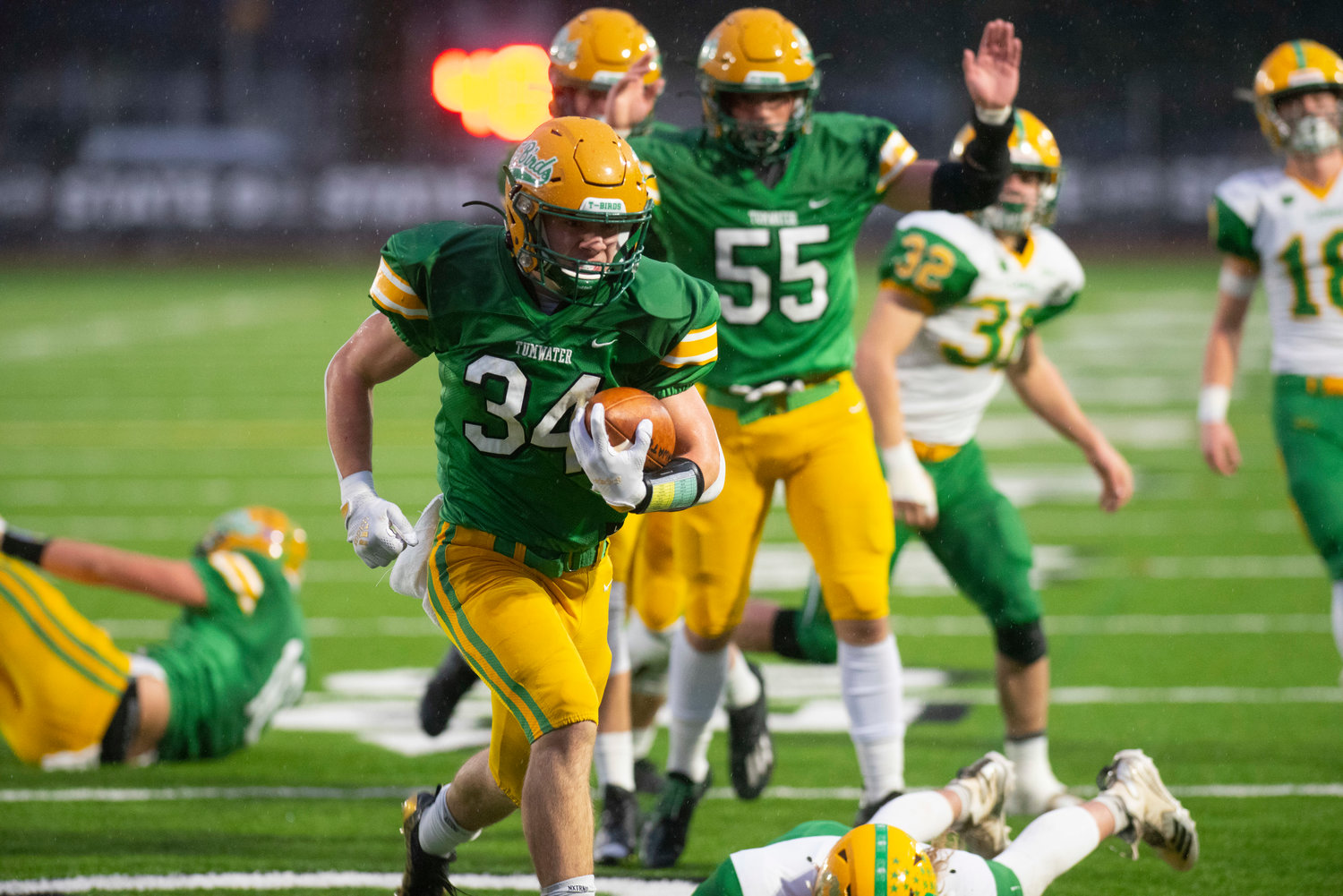 Tumwater’s Payton Hoyt (34) rushes for a 21-yard touchdown in the first quarter of the 2A state title game against Lynden on Dec. 4.