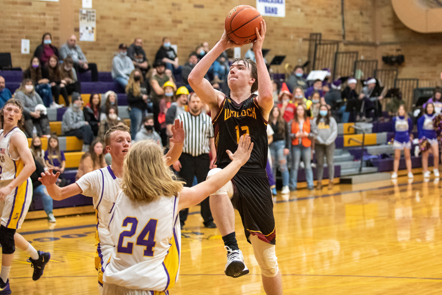 Winlock's Chase Schofield (12) drives for a layup against Onalaska on Dec. 9.