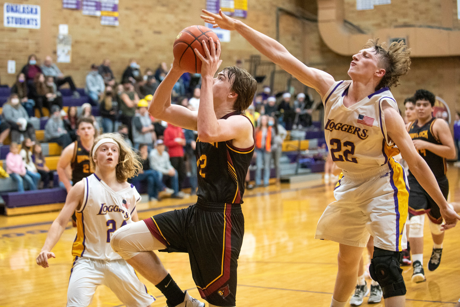 Winlock's Chase Schofield (12) drives for a layup against Onalaska on Dec. 9.