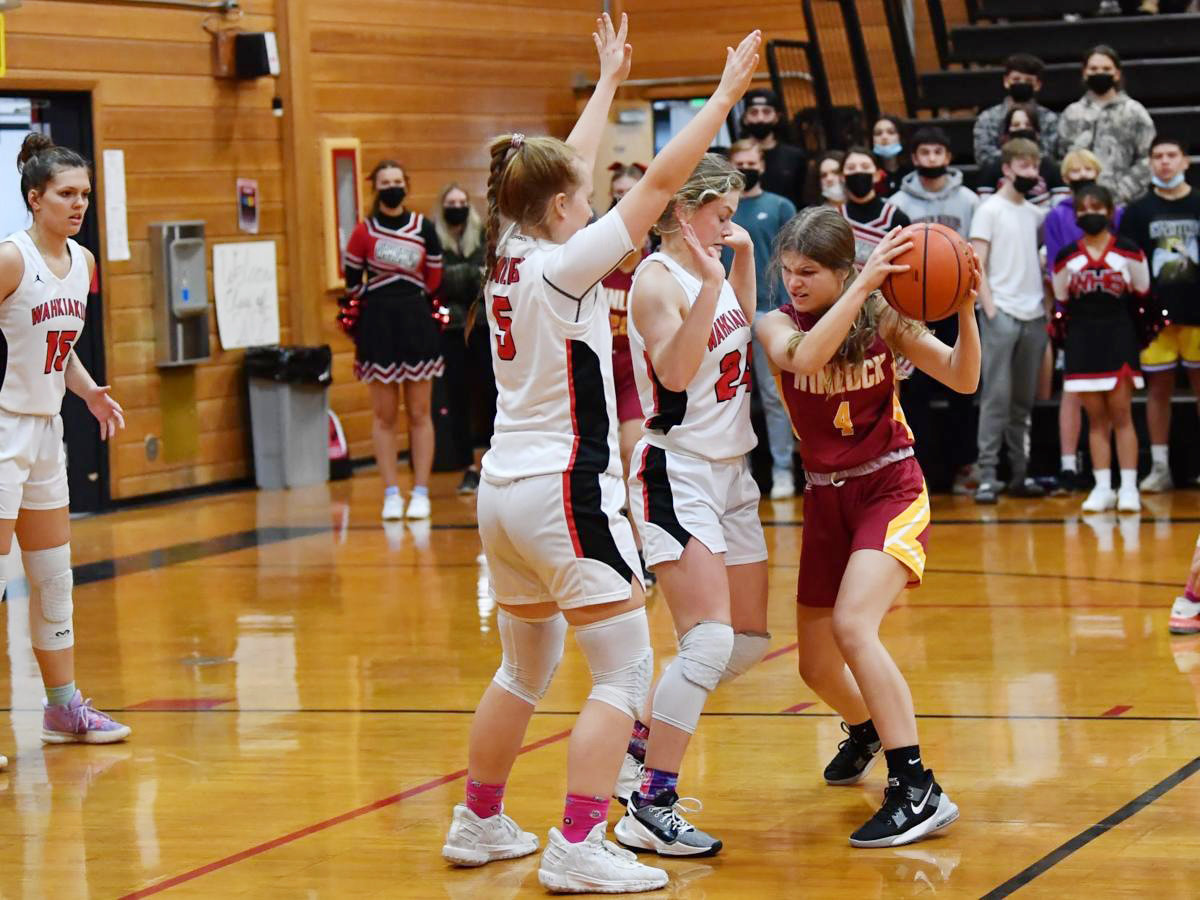 Winlock's Kindyl Kelly (4) looks for space to operate against a Wahkiakum double-team on Jan. 10.