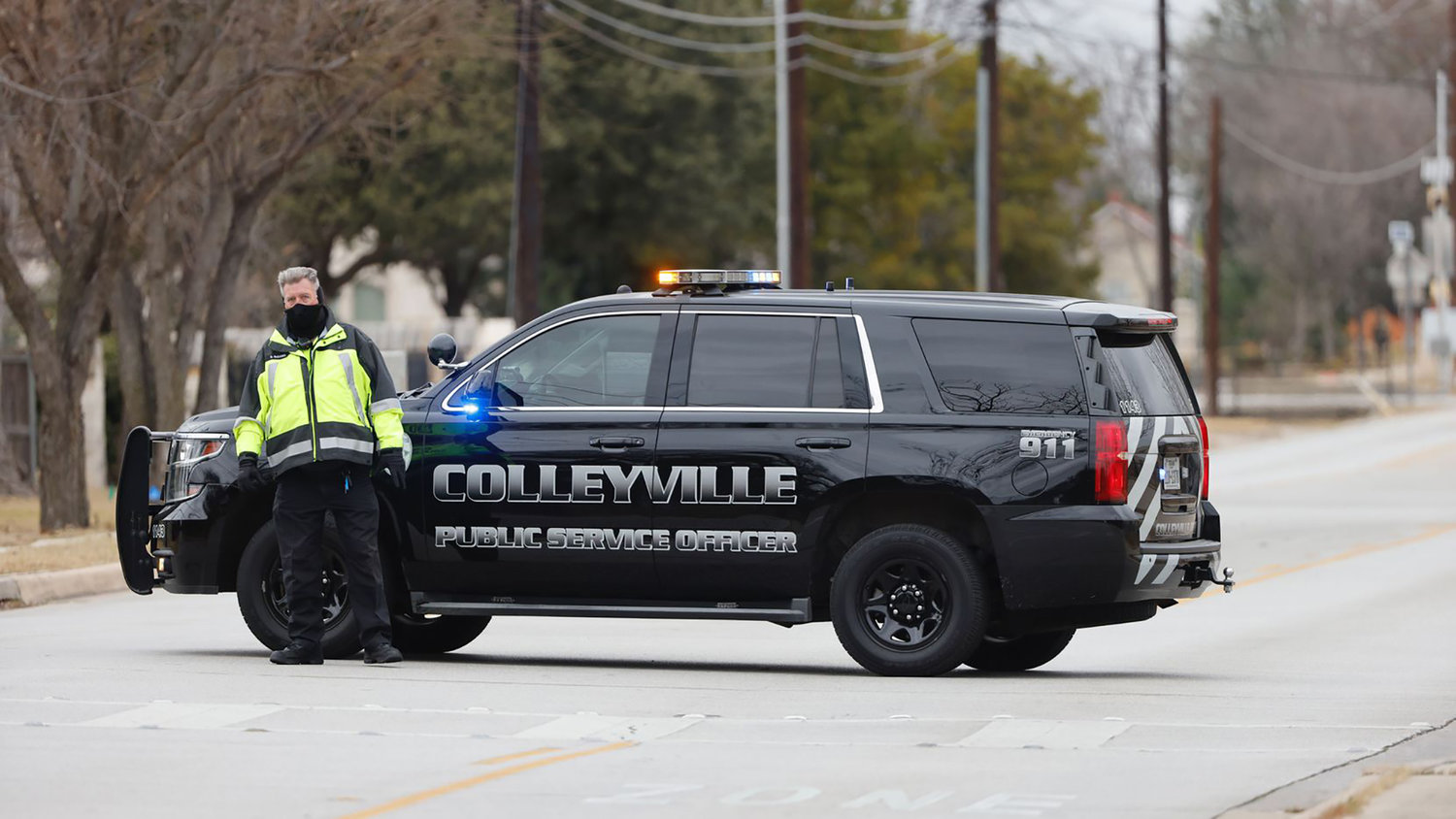 Colleyville police block Pleasant Run Road south of the Congregation Beth Israel synagogue on Saturday, Jan. 15, 2022. (Elias Valverde/The Dallas Morning News/TNS)
