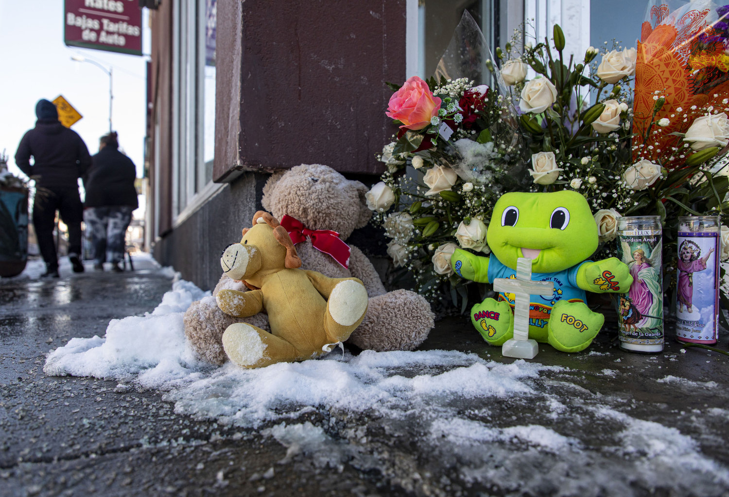 A memorial is left for 8-year-old Melissa Ortega on Sunday, Jan. 23, 2022, at the scene of her fatal shooting in the 3900 block of West 26th Street in Little Village. (Brian Cassella/Chicago Tribune/TNS)