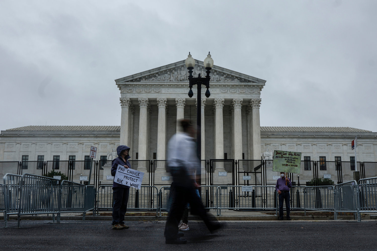 People walk past the U.S. Supreme Court Building during a rainstorm on June 23, 2022 in Washington, D.C. (Anna Moneymaker/Getty Images/TNS)