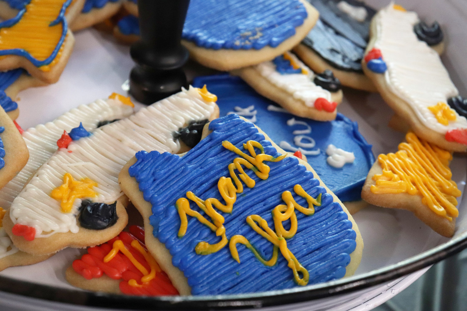 Cookies shaped like police cars and badges reading “Thank You” were among the treats provided by Betty’s Place for Randy Pennington’s retirement party at Toledo High School on Thursday.