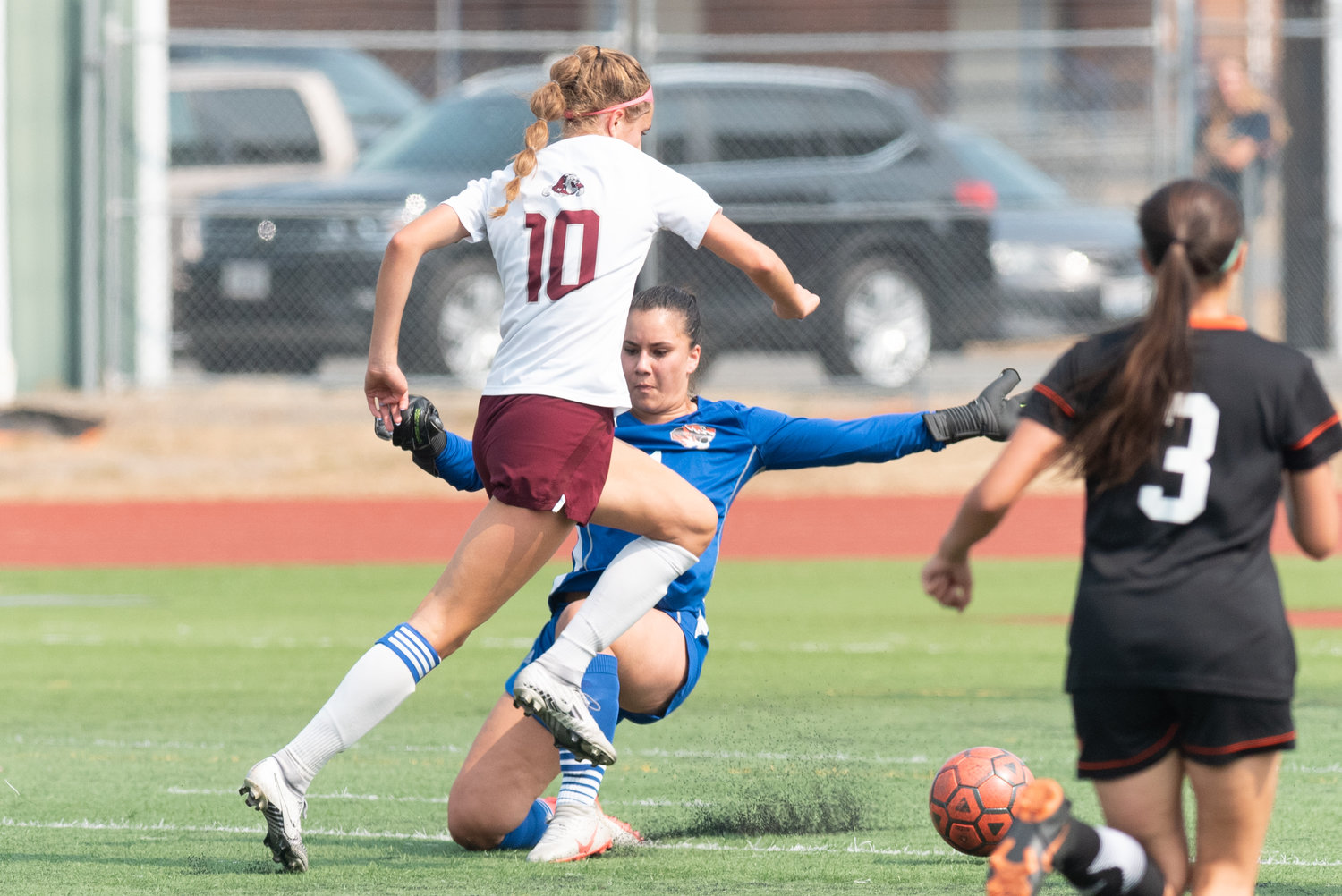 Montesano's Mikayla Stanfield gets past Centralia keeper Liliana Babka en route to the Bulldogs' second goal of the match on Sept. 10 at Tiger Stadium.