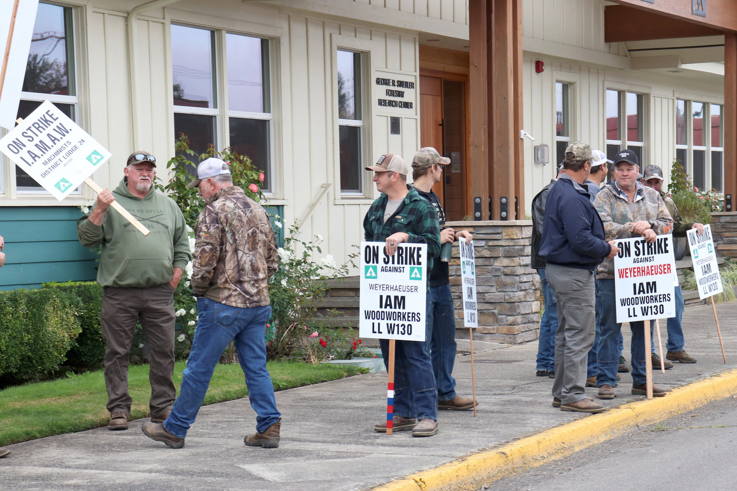 Fourteen Weyerhaeuser Co. employees picketed in front of the timber company’s research center on Pearl Street in Centralia on Thursday to continue their protest of Weyerhaeuser’s latest contract proposal. 