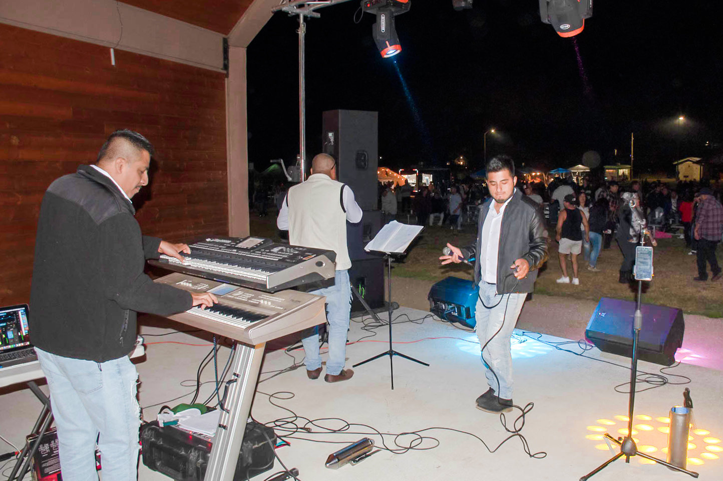 Dozens danced into the night while Ráfaga Costeña continued playing.  Photo by Owen Sexton.