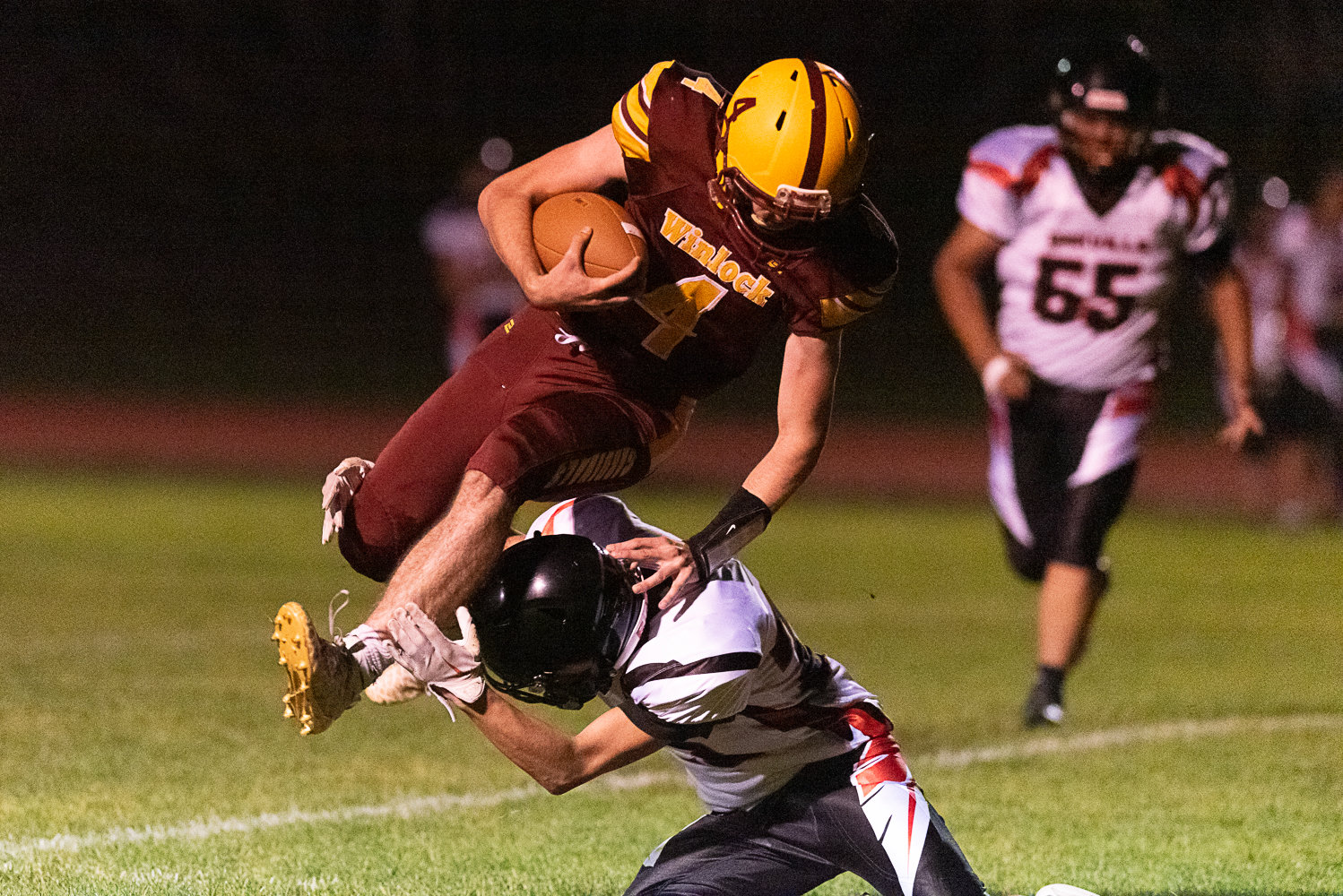 Payton Sickles tries to go high but can't evade Giovanni Rodas during the first half of Winlock's 36-28 win over Oakville on Oct. 7.