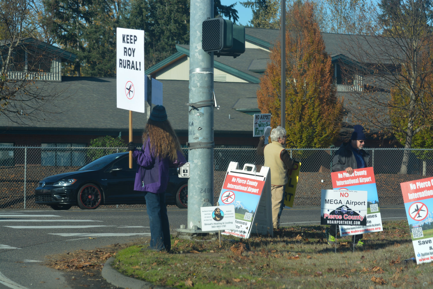 Residents against the posibility of construction of an airport in rural Thurston displayed their displeasure with the potential airport on Saturday, Nov. 12.