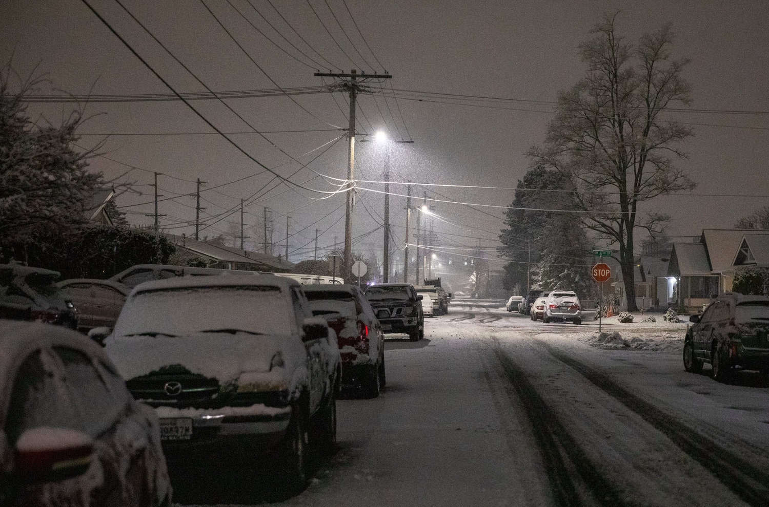 Snow falls along SW William Ave. in Chehalis Sunday night.