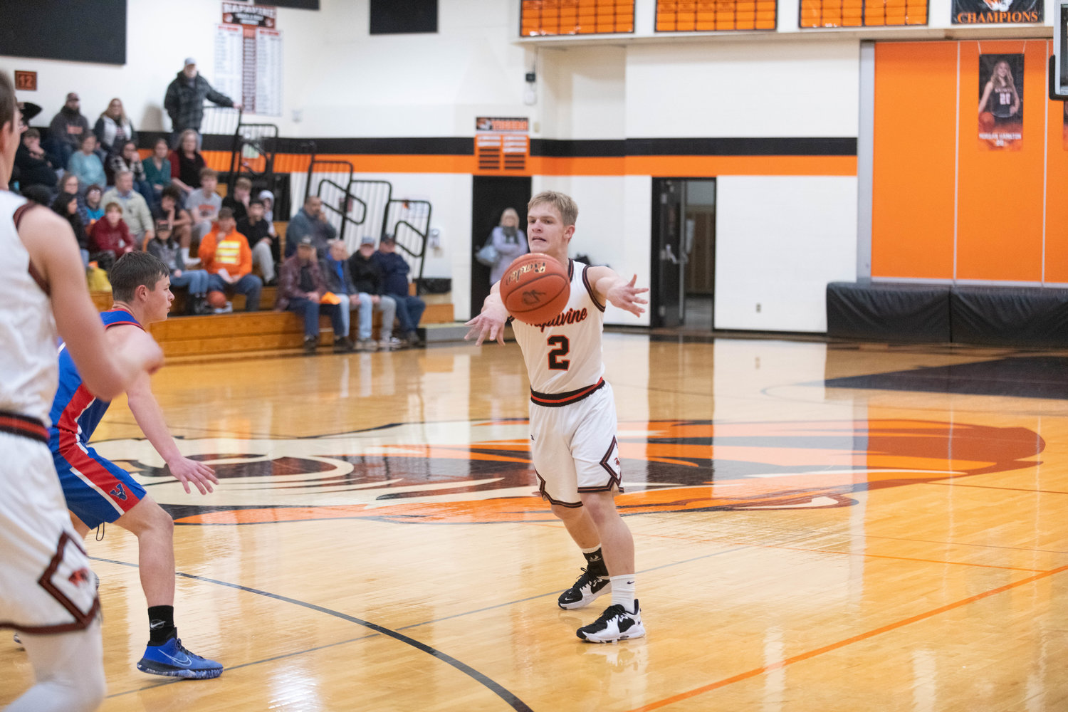Cael Stanley fires a pass into the corner during the first quarter of Napavine's 81-50 win over Willapa Valley on Dec. 27.