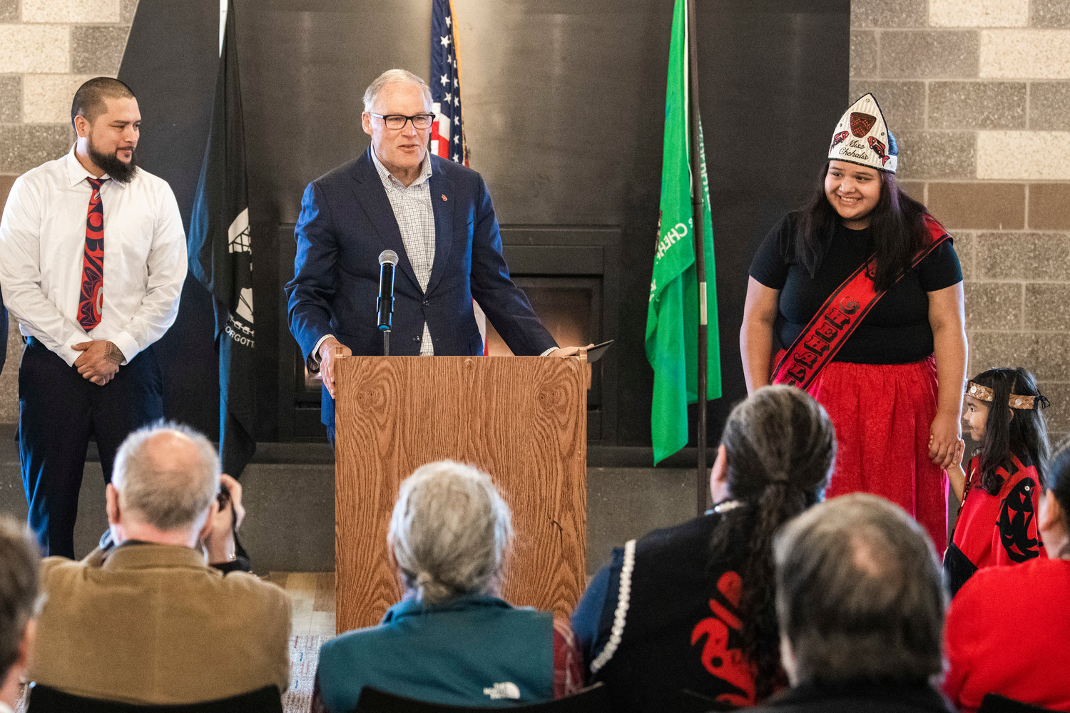 Gov. Jay Inslee talks about the future of Washington state noting the importance of hydrogen power while pointing to 4-year-old Tamika Starr during a meeting at the Chehalis Tribe Community Center Wednesday morning near Oakville.