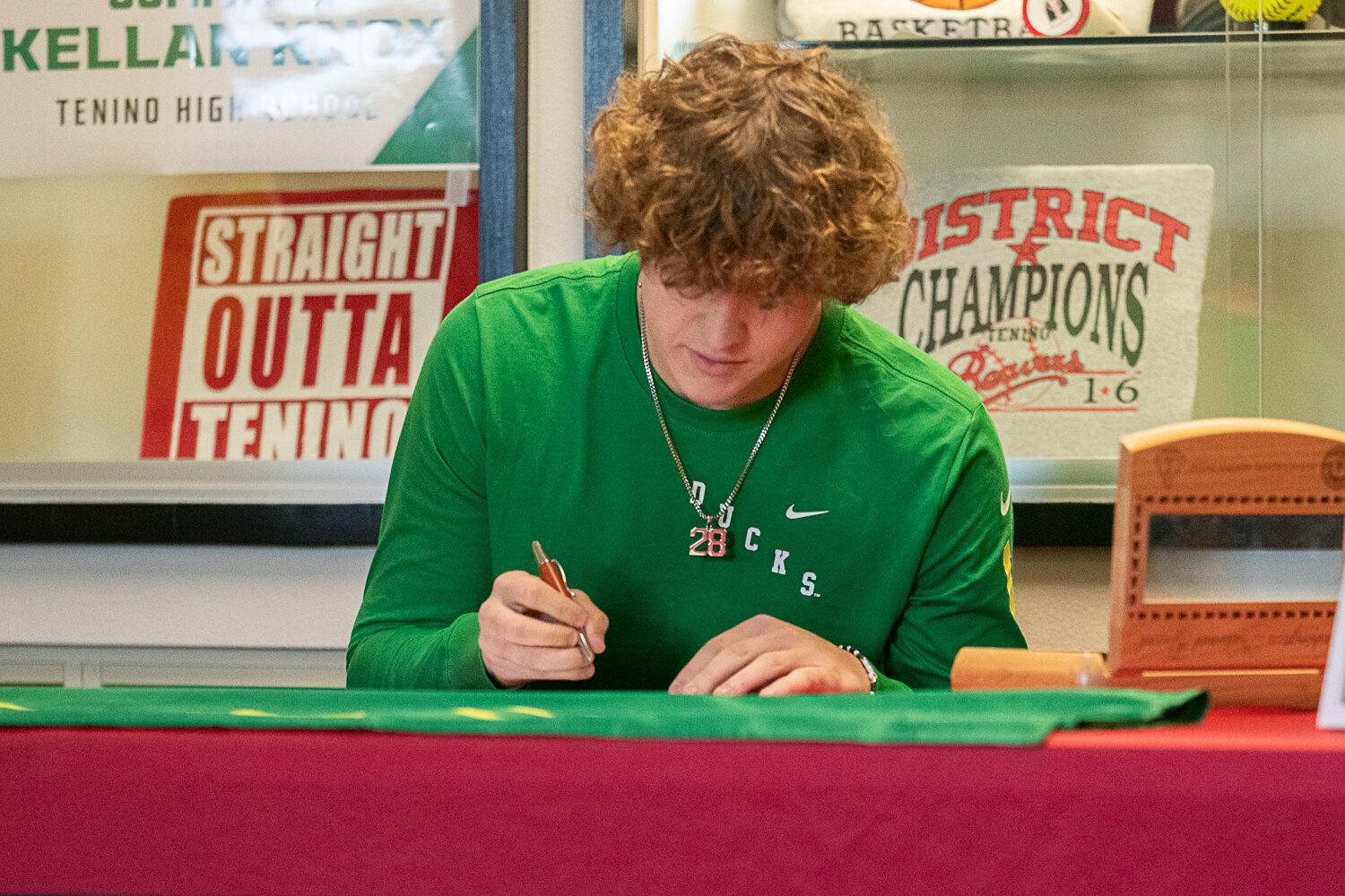 Kellan Knox signs his commitment to play for Oregon at a National Signing Day ceremony on Wednesday, Nov. 8 in Tenino.