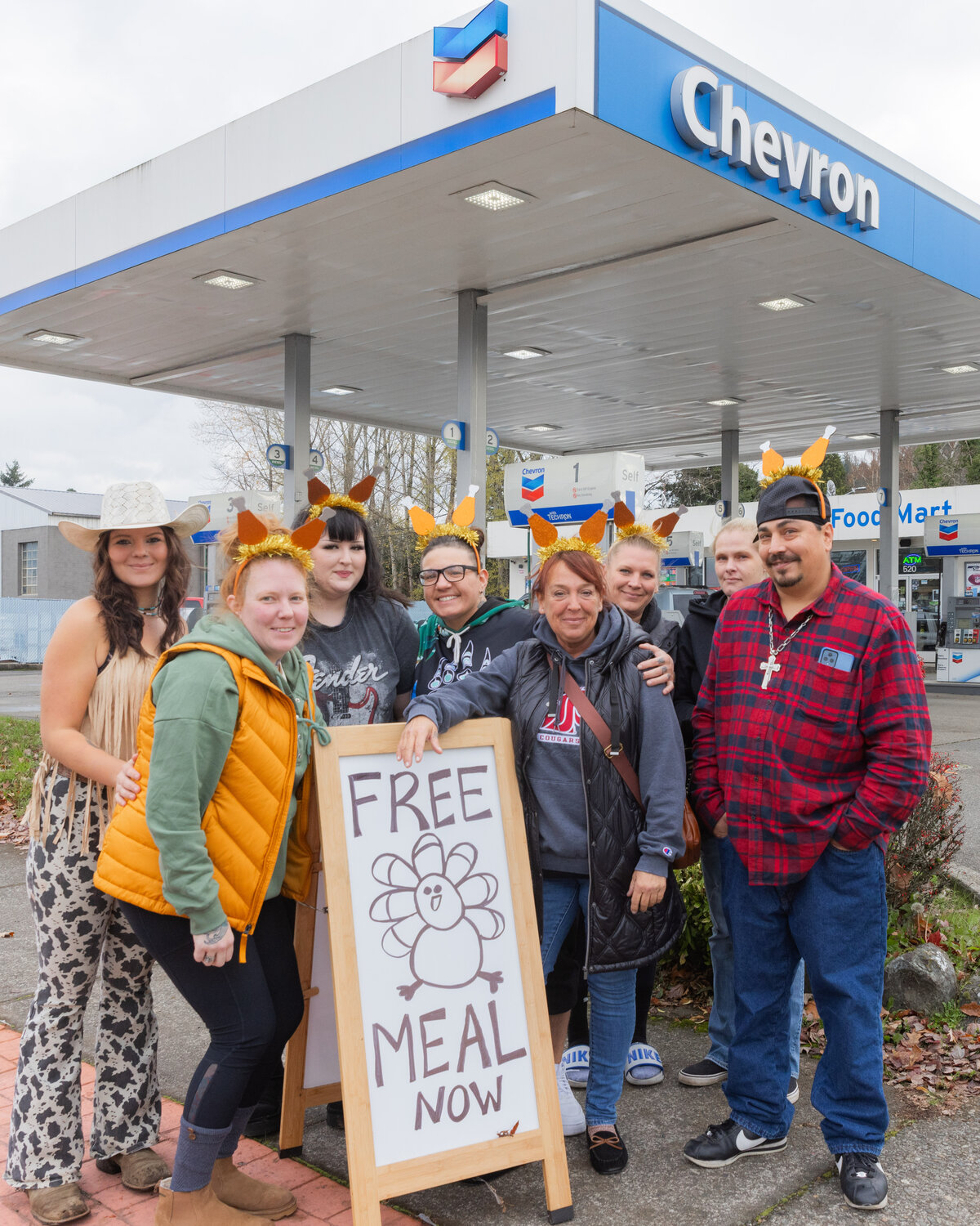 Centralia Chevron manager and Lewis County Drug Court graduate Leah Rader, second from left, with the help of family, friends and coworkers serve free Thanksgiving meals in Centralia on Thursday, Nov. 23.