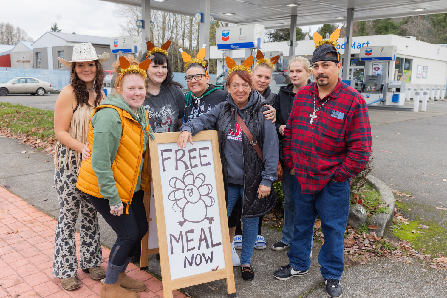 Centralia Chevron manager and Lewis County Drug Court graduate Leah Rader, second from left, with the help of family, friends and coworkers serve free Thanksgiving meals in Centralia on Thursday, Nov. 23.